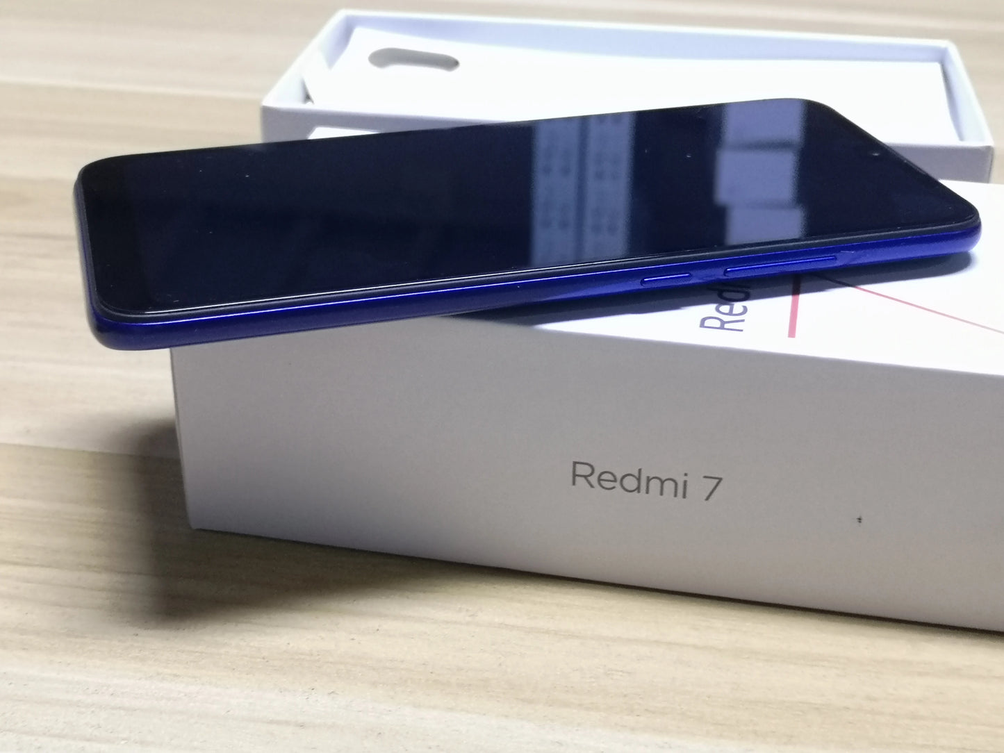 Xiaomi Redmi 7 Cellphone with Phone Case, Dual SIM Solt Cellphone Android Cell Phone Dual Camera used phone