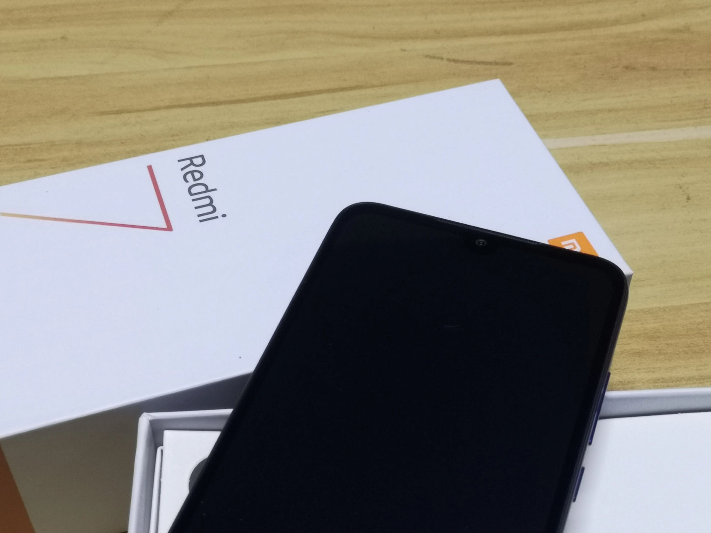 Xiaomi Redmi 7 Cellphone with Phone Case, Dual SIM Solt Cellphone Android Cell Phone Dual Camera used phone