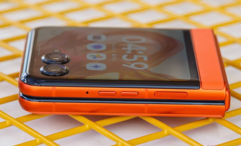 Original Motorola Moto Razr 50 (2024) XT2453 8GB+256GB ROM 1 Sim+1 eSim Virtually New Unlocked Flip Smartphone